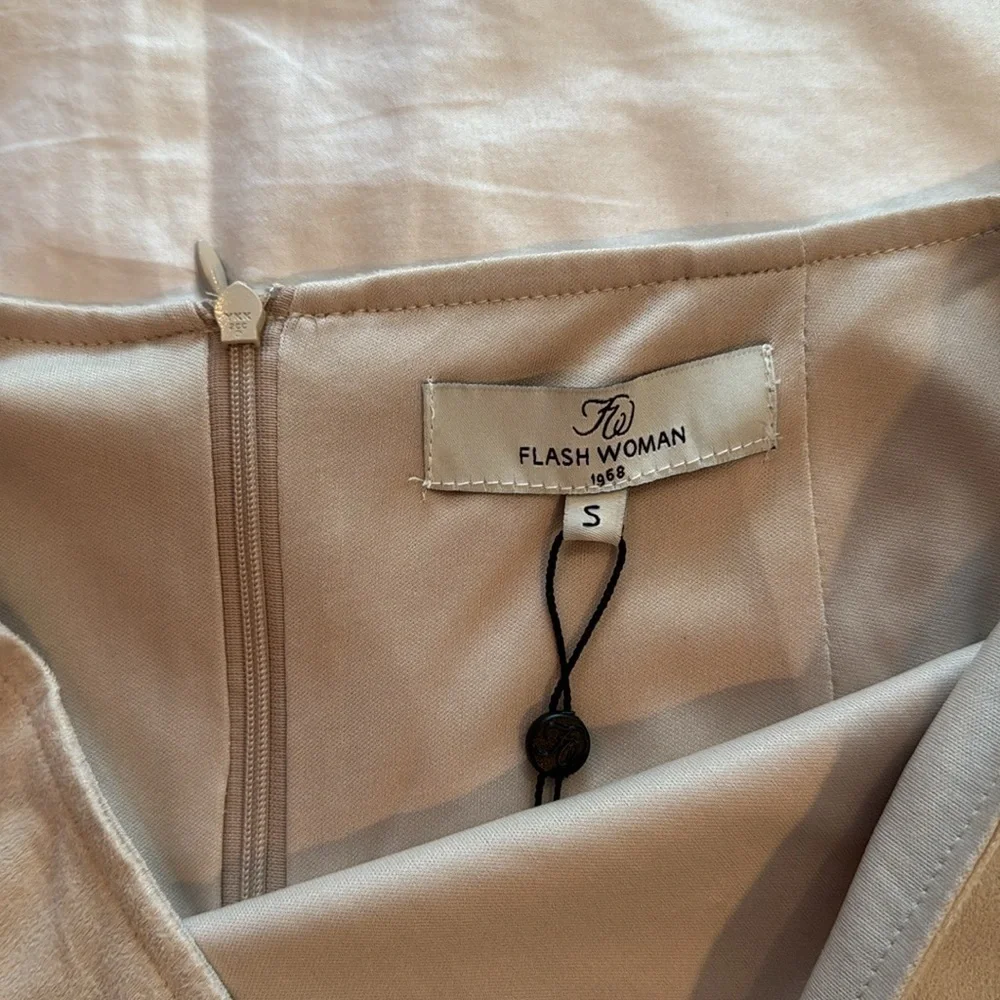 Flash 🔥sale🔥Woman NWT sand colored skirt